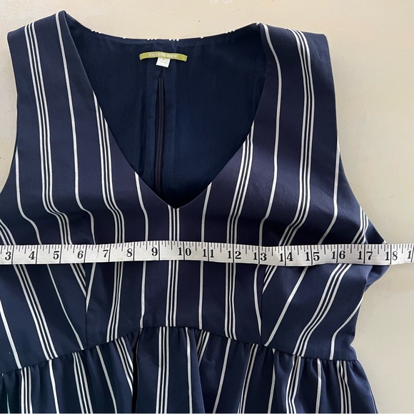 Gianni Bini V-Neck Tiered Ruffled Top | size 8 - Picture 7 of 13